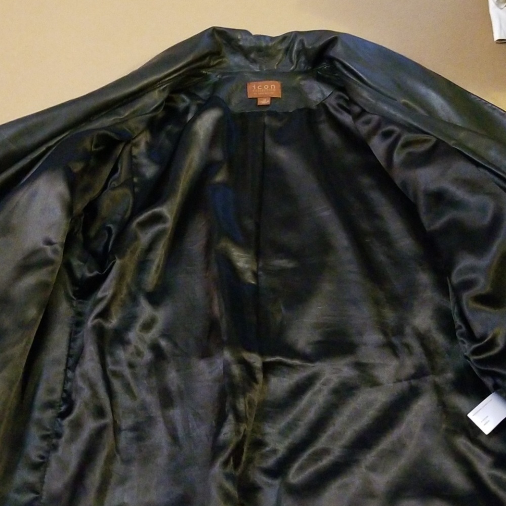 Leather jacket - Picture 2 of 3